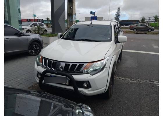 MITSUBISHI L200 TRITON 2.4 16V TURBO DIESEL GLS CD 4X4 AUTOMÁTICO MITSUBISHI L200 TRITON 2.4 16V TURBO DIESEL GLS CD 4X4 AUTOMÁTICO